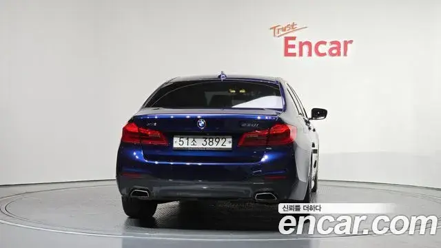 BMW 5 Series 2018 — Şəkil 11/20