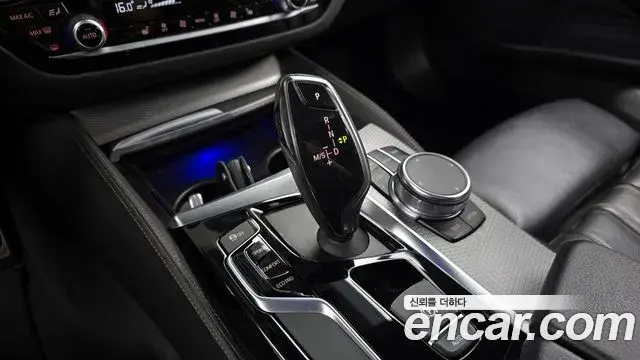 BMW 5 Series 2018 — Şəkil 15/20
