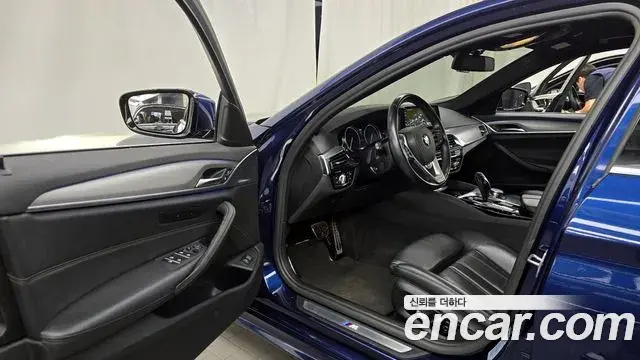 BMW 5 Series 2018 — Şəkil 16/20