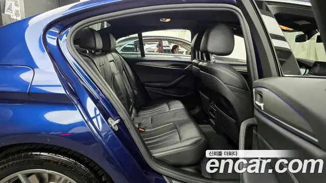 BMW 5 Series 2018 — Şəkil 10/20