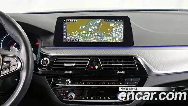 BMW 5 Series 2018 — Şəkil 8/20