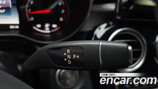 Mercedes-Benz GLC-Class 2019 — Şəkil 10/30