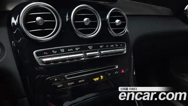 Mercedes-Benz GLC-Class 2019 — Şəkil 26/30