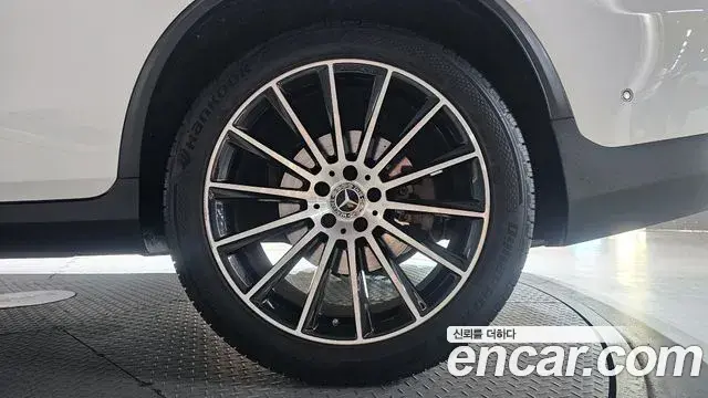 Mercedes-Benz GLC-Class 2019 — Şəkil 28/30