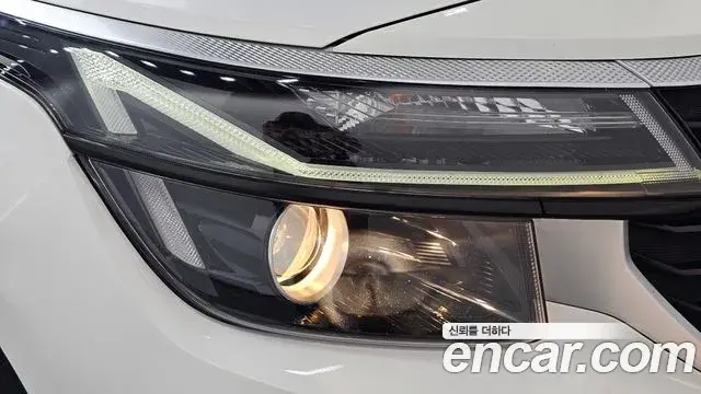 Kia Seltos 2023 — Şəkil 8/31