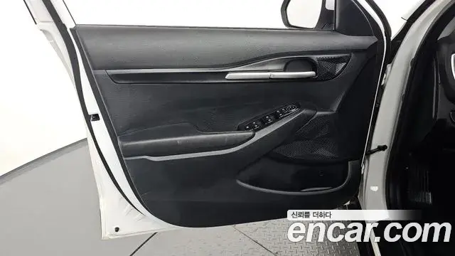 Kia Seltos 2023 — Şəkil 30/31