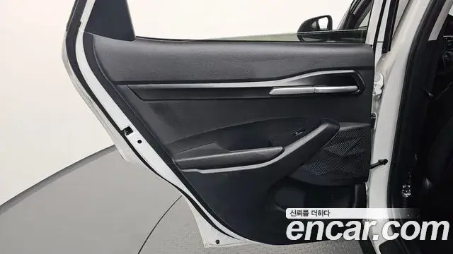 Kia Seltos 2023 — Şəkil 10/31