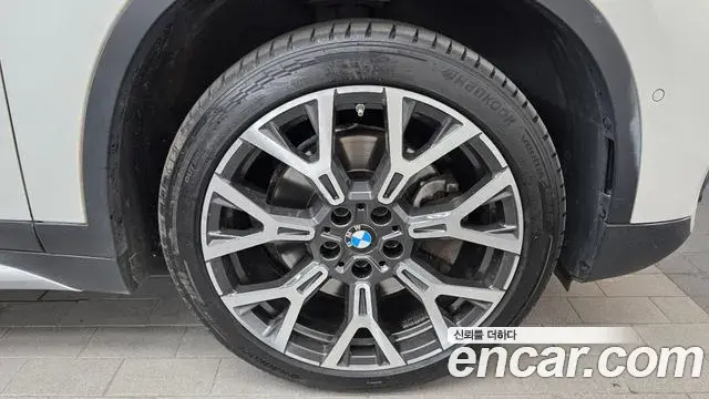 BMW X1 2022 — Şəkil 13/31