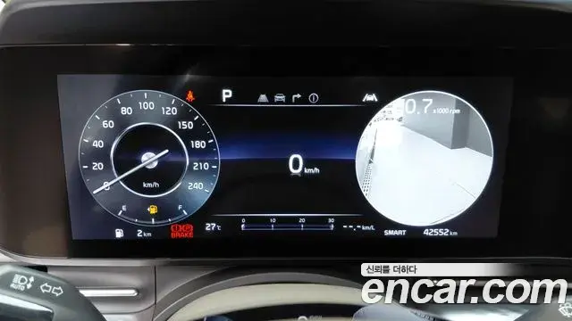 Kia Carnival 2022 — Photo 17/33