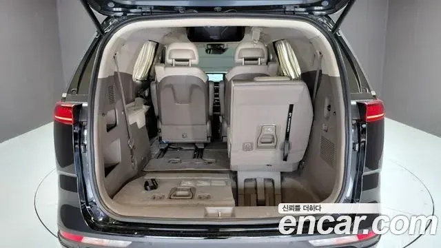 Kia Carnival 2022 — Photo 28/33
