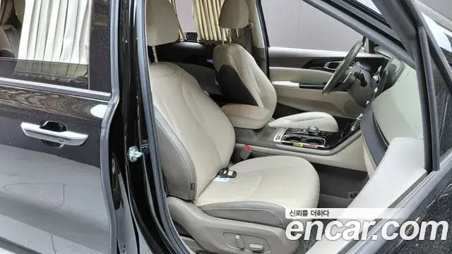 Kia Carnival 2022 — Photo 2/33