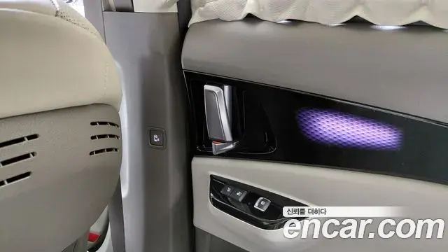 Kia Carnival 2022 — Photo 21/33