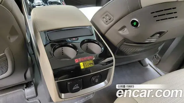 Kia Carnival 2022 — Photo 26/33