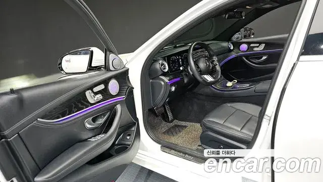 Mercedes-Benz E-Class 2020 — Фото 10/20