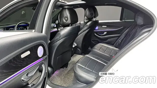 Mercedes-Benz E-Class 2020 — Фото 11/20