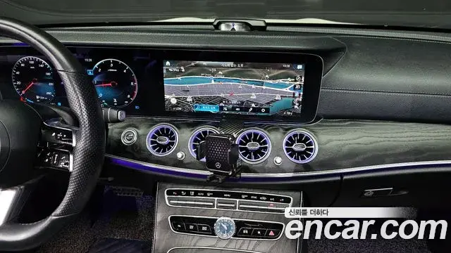 Mercedes-Benz E-Class 2020 — Фото 13/20