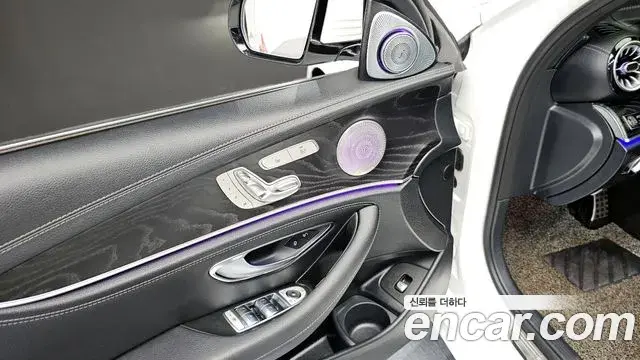Mercedes-Benz E-Class 2020 — Фото 19/20