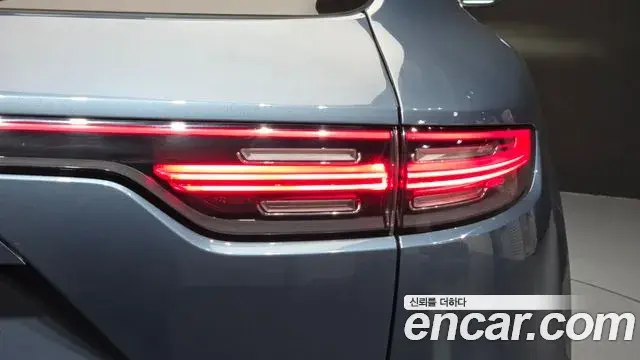 Porsche Cayenne 2019 — ფოტო 12/34