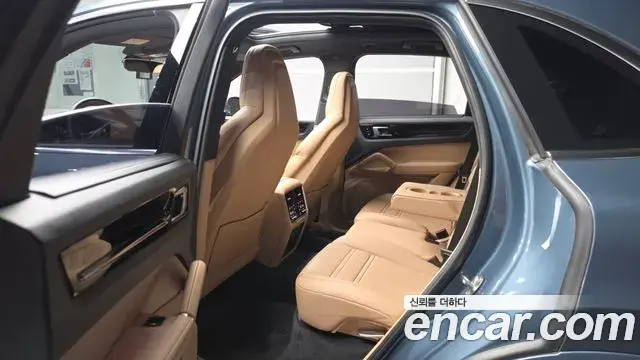 Porsche Cayenne 2019 — ფოტო 29/34