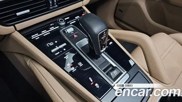 Porsche Cayenne 2019 — Photo 9/20