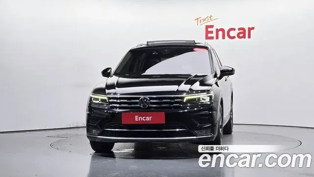 Volkswagen Tiguan 2019 — ფოტო 17/32