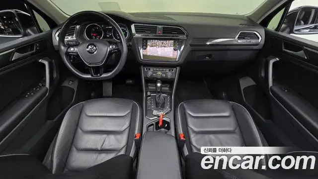 Volkswagen Tiguan 2019 — ფოტო 32/32
