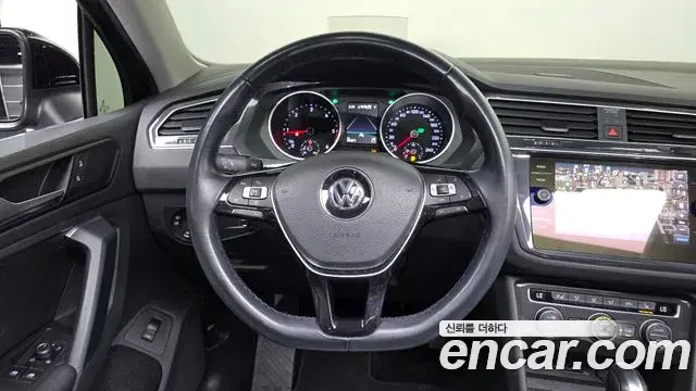 Volkswagen Tiguan 2019 — ფოტო 18/32