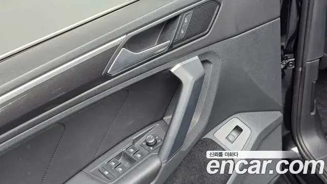 Volkswagen Tiguan 2019 — ფოტო 30/32