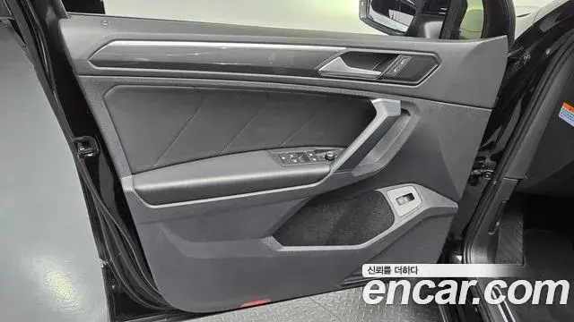 Volkswagen Tiguan 2019 — ფოტო 15/32