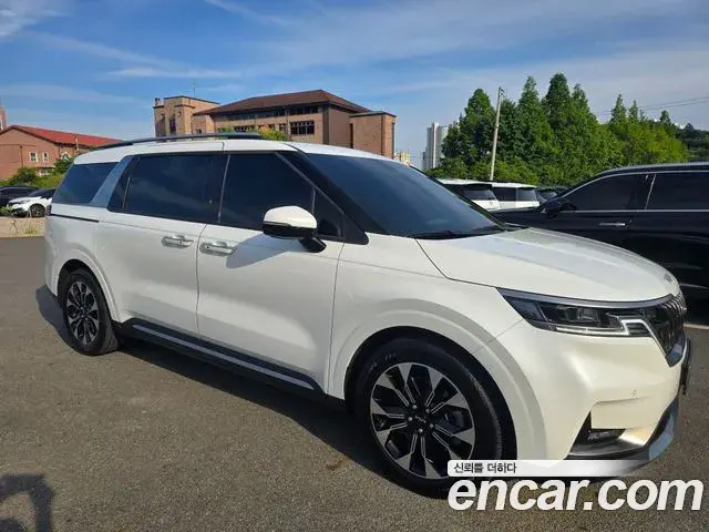 Kia Carnival 2023 — Фото 2/20