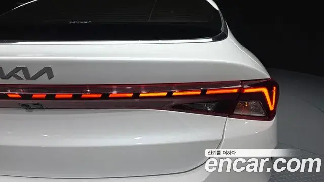 Kia K5 2022 — ფოტო 7/30
