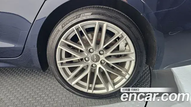 Genesis G70 2019 — ფოტო 12/33