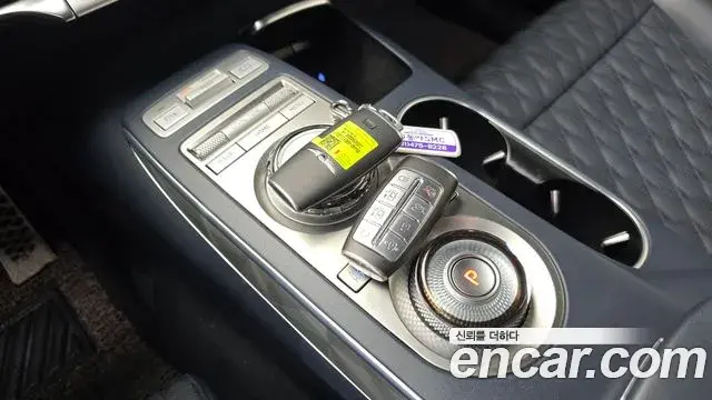 Genesis GV70 2022 — Photo 16/20
