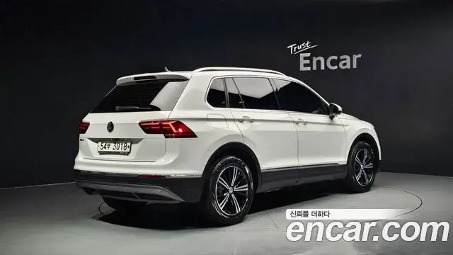 Volkswagen Tiguan 2018 — Photo 18/20