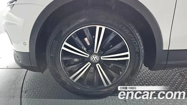 Volkswagen Tiguan 2018 — Photo 4/20