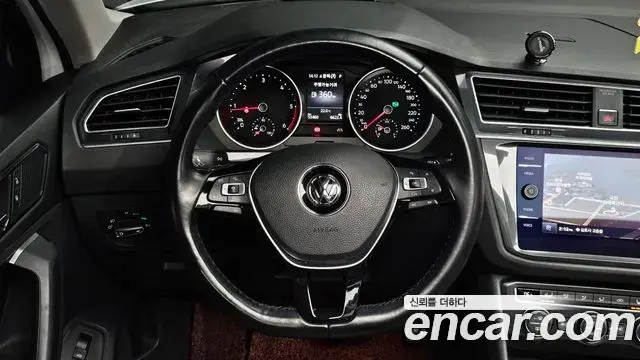 Volkswagen Tiguan 2018 — Photo 13/20