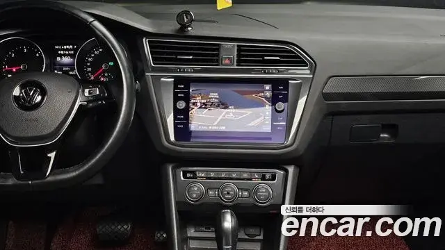 Volkswagen Tiguan 2018 — Photo 11/20