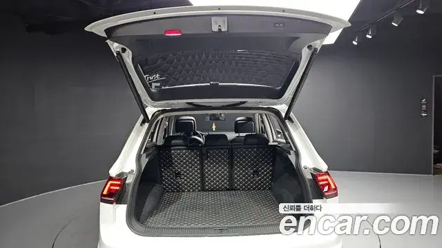 Volkswagen Tiguan 2018 — Photo 19/20
