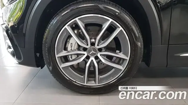 Mercedes-Benz GLB-Class 2025 — Фото 4/17