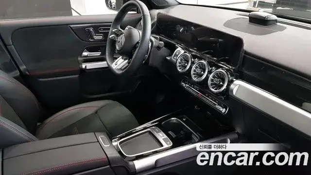 Mercedes-Benz GLB-Class 2025 — Фото 8/17
