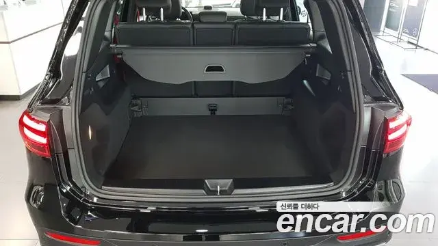 Mercedes-Benz GLB-Class 2025 — Фото 10/17