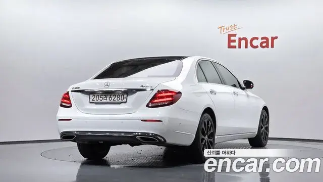 Mercedes-Benz E-Class 2018 — Фото 2/20