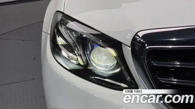Mercedes-Benz E-Class 2018 — ფოტო 22/33