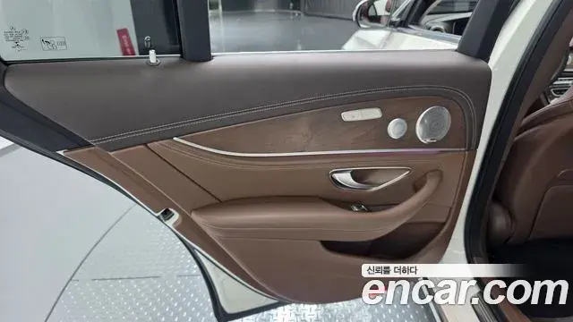 Mercedes-Benz E-Class 2018 — ფოტო 5/33