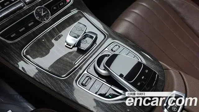 Mercedes-Benz E-Class 2018 — ფოტო 13/33