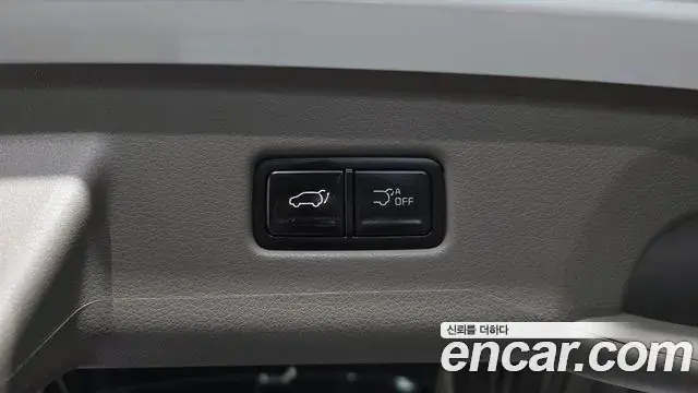 Kia Carnival 2024 — ფოტო 28/35