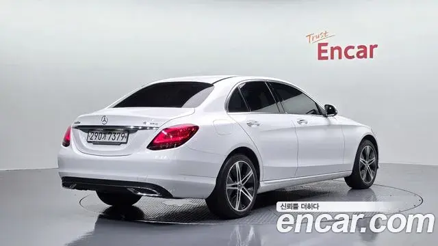 Mercedes-Benz C-Class 2019 — Şəkil 8/32