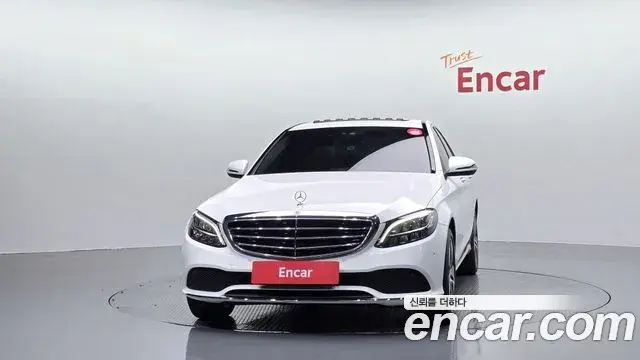 Mercedes-Benz C-Class 2019 — Şəkil 26/32