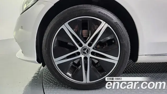Mercedes-Benz C-Class 2019 — Şəkil 23/32