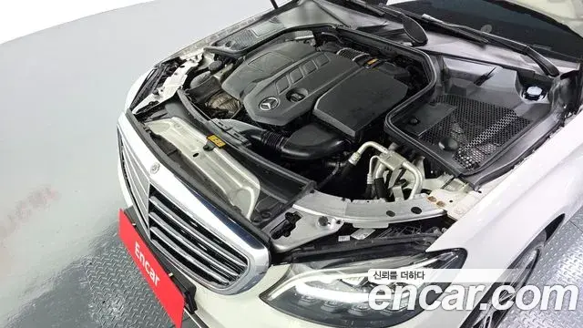 Mercedes-Benz C-Class 2019 — Şəkil 14/32